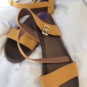 Rock and Candy Sandals Mustard Size 8.5 NWT
